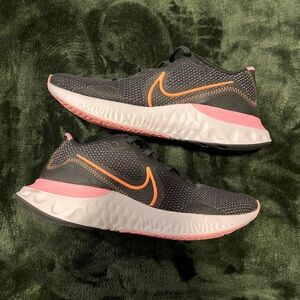 Nike women’s size 8 renew run